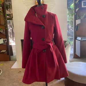 High low Steve Madden maroon coat with high collar
